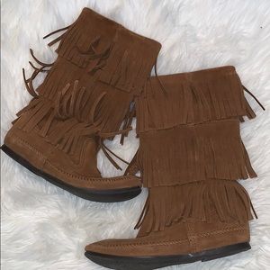Minnetonka 3-Layer Fringe Boots